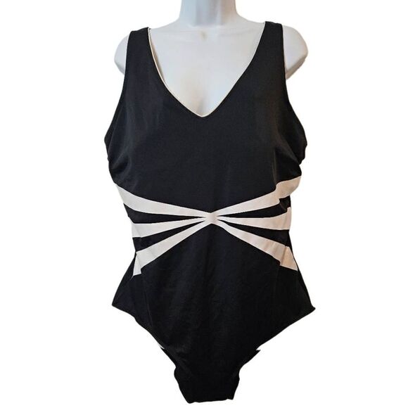 Roaman's Black and White Swimsuit Slimming Waist sz 22W - Picture 1 of 5